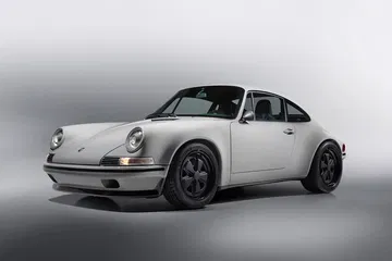 Porsche 911 que emula al exclusivo 911 ST, clásico y deportivo.