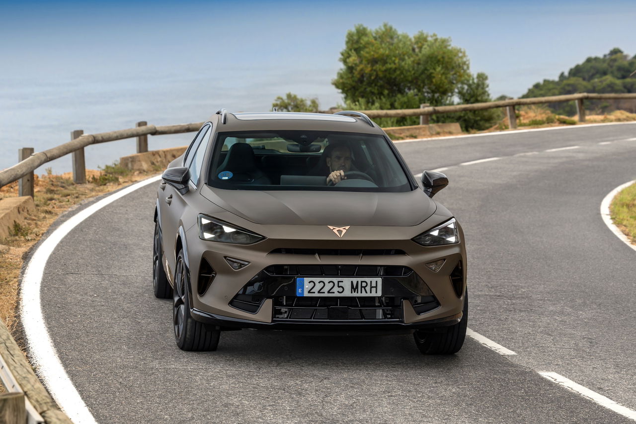 Dinamismo y agresividad en el diseño del CUPRA Formentor 2024.