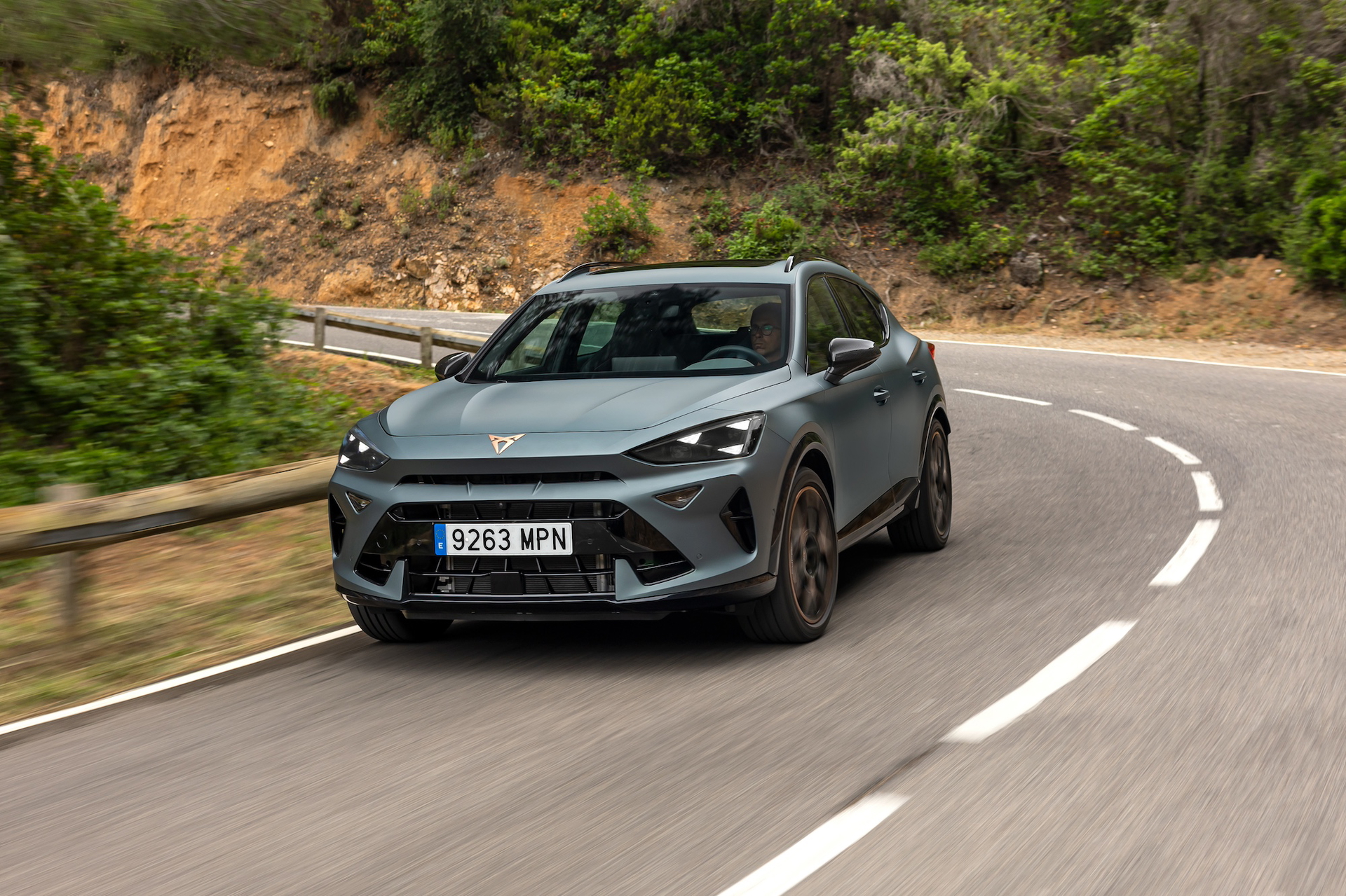 El CUPRA Formentor 2024 muestra su dinamismo y robustez en carretera