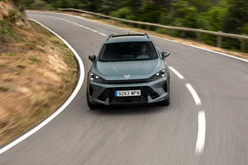 Vista dinámica del CUPRA Formentor 2024 en carretera