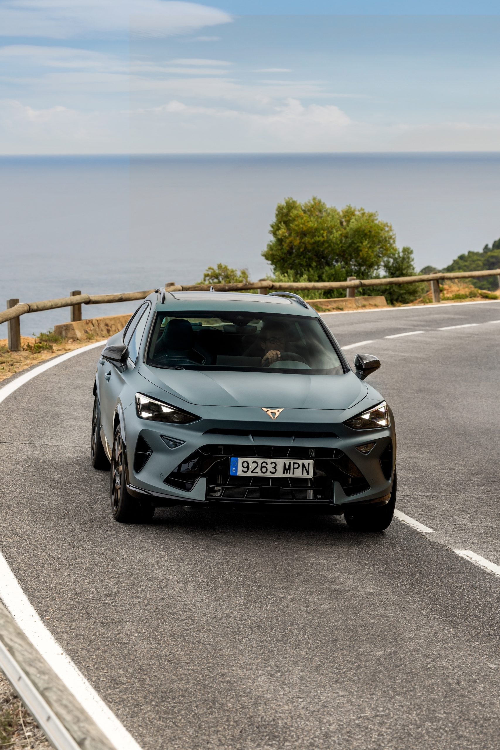 Vista dinámica del CUPRA Formentor 2024 en carretera