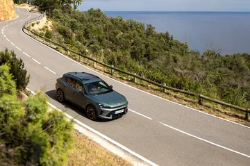 El CUPRA Formentor 2024 deslumbra con su dinámica lateral en carretera