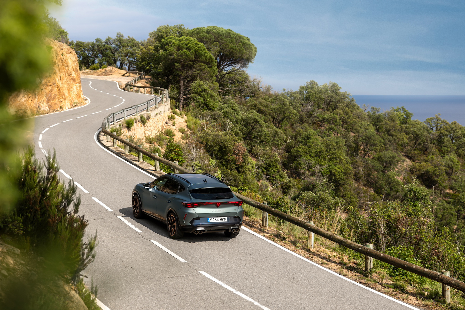 El CUPRA Formentor 2024 deslumbra con su diseño aerodinámico y robusto en carretera