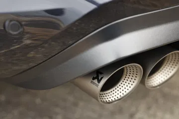 Vista detallada del sistema de escape del CUPRA Formentor 2024