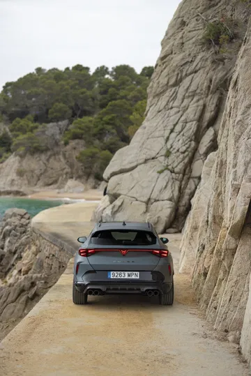 Vista trasera CUPRA Formentor 2024 destacando diseño y acabados