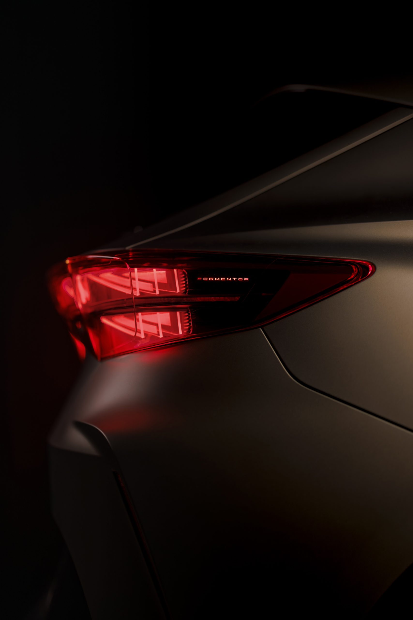 Piloto trasero del CUPRA Formentor 2024, diseño y tecnología unidos