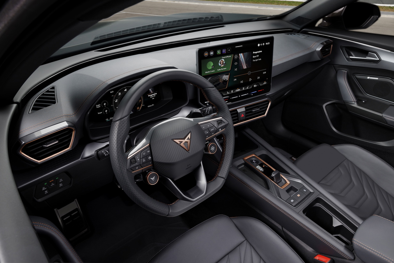 Vista detallada del puesto de conducción del CUPRA Formentor 2024