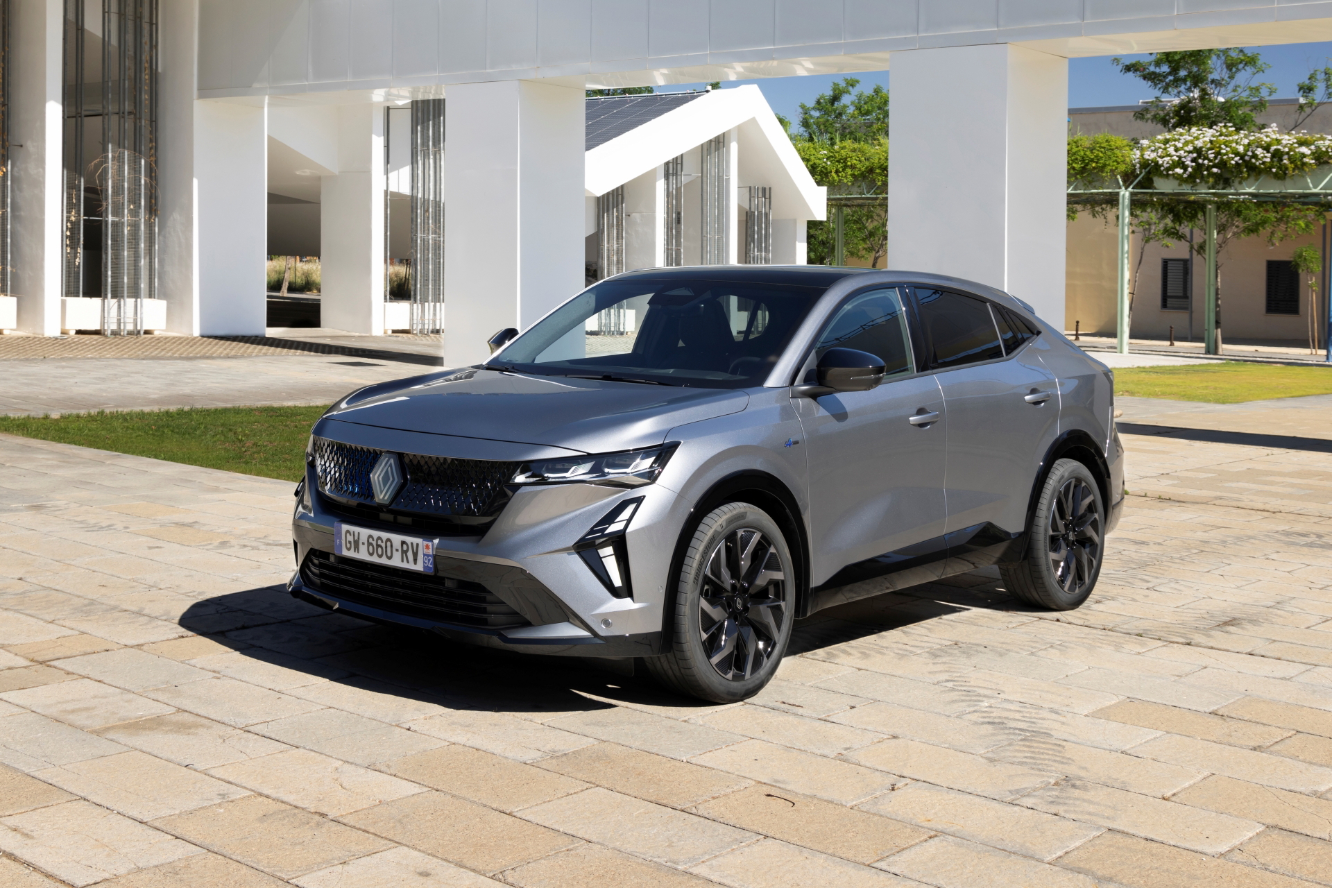 Renault Rafale, SUV híbrido coupé de diseño vanguardista.