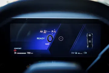 Panel instrumentos digital Renault Rafale, clara visibilidad.