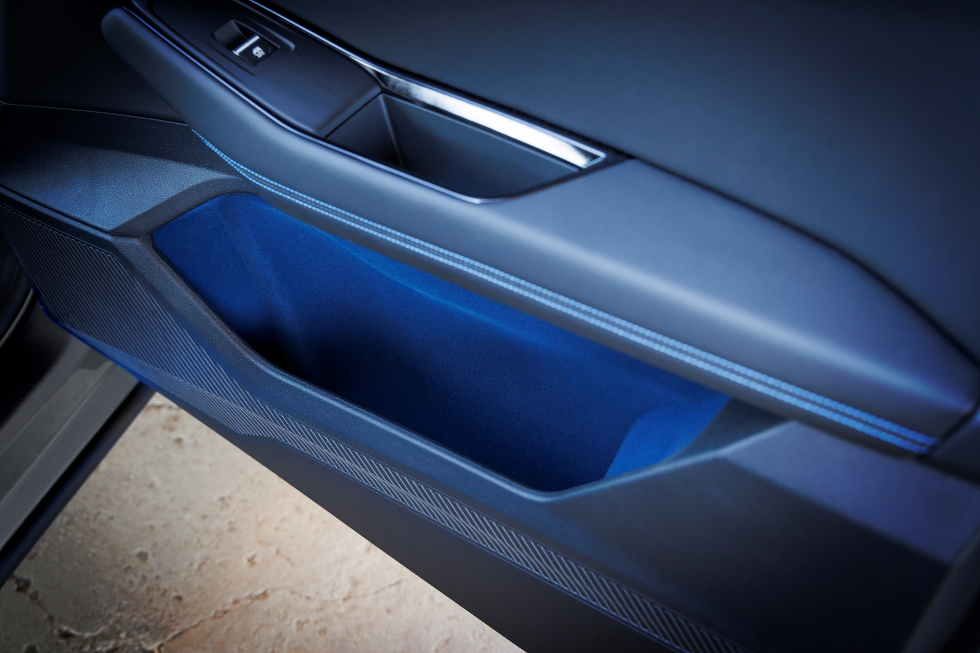 Vista cercana de un detalle interior del Renault Rafale 2024.