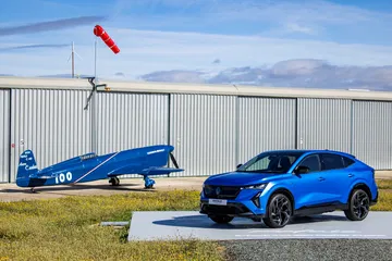 Renault Rafale 2024 capturado en pruebas, diseño lateral elegante