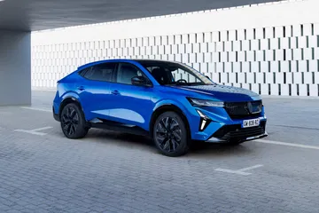 Renault Rafale, SUV híbrido coupé con líneas futuristas y perfiles dinámicos.