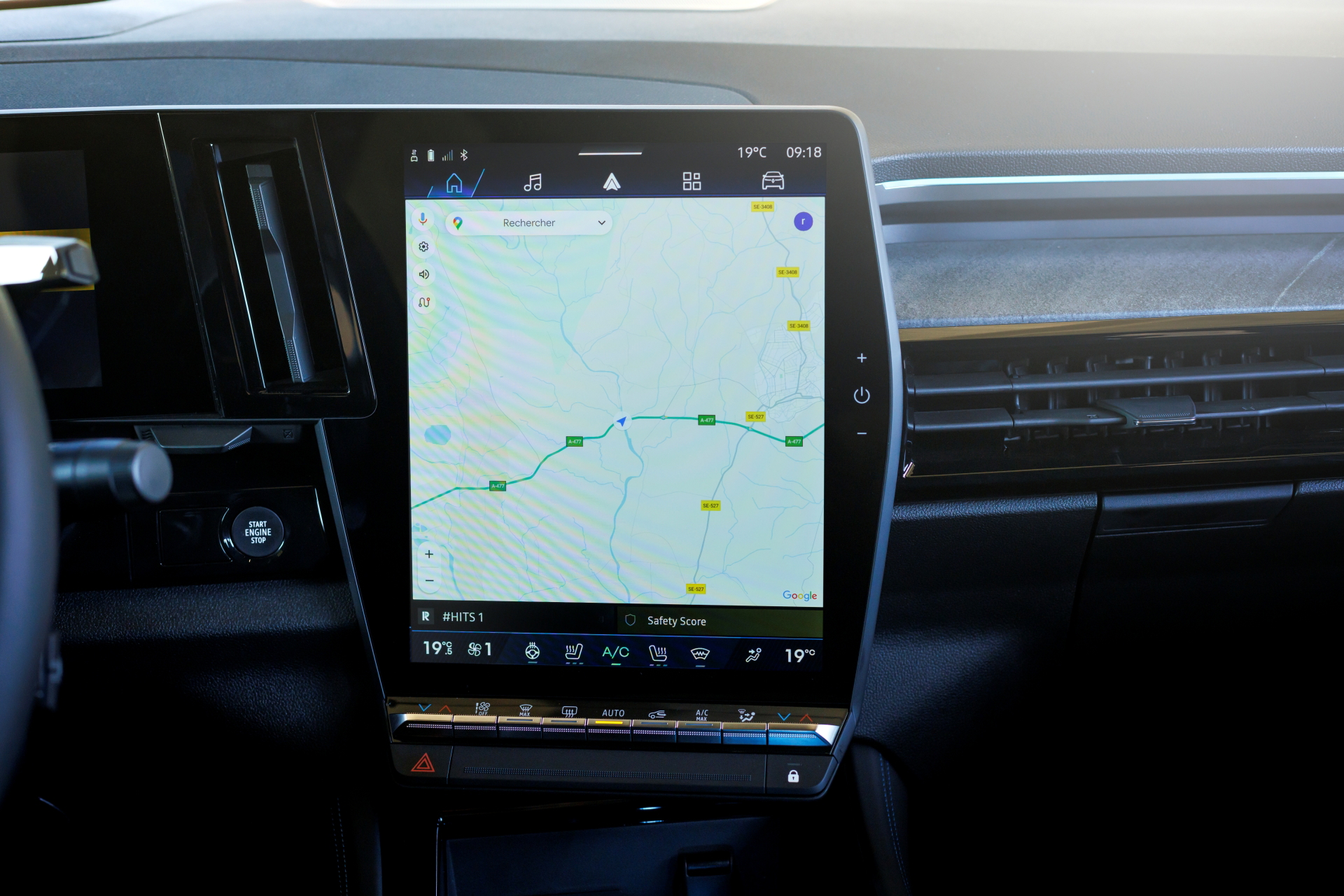 Pantalla de instrumentación del Renault Rafale 2024 con gráficos nítidos.