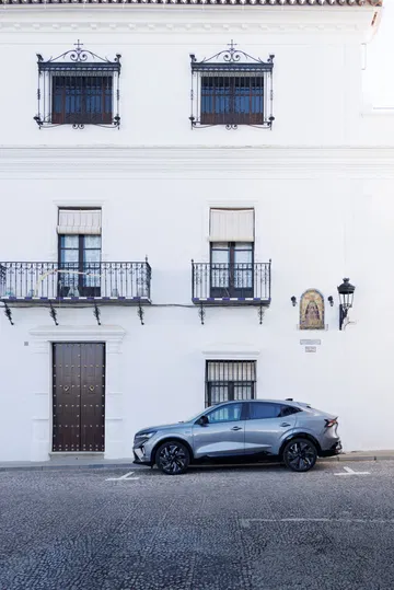 Renault Rafale 2024 en prueba, lateral elegante y robusto