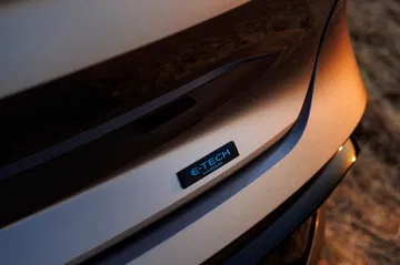 Vista detallada insignia trasera Renault Rafale