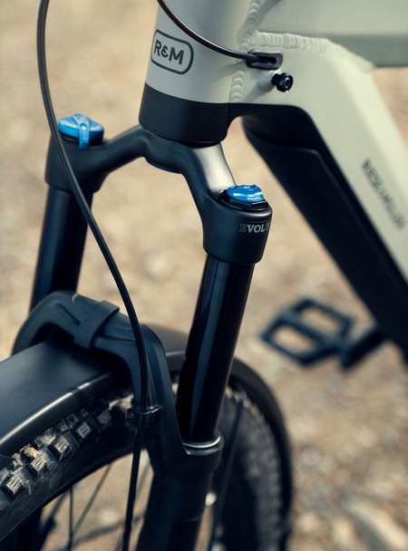 Detalle suspensión avanzada ebike Riese & Müller Superdelite.