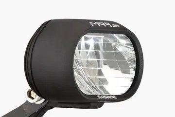 Detalle del espejo retrovisor en ebike de alta gama.