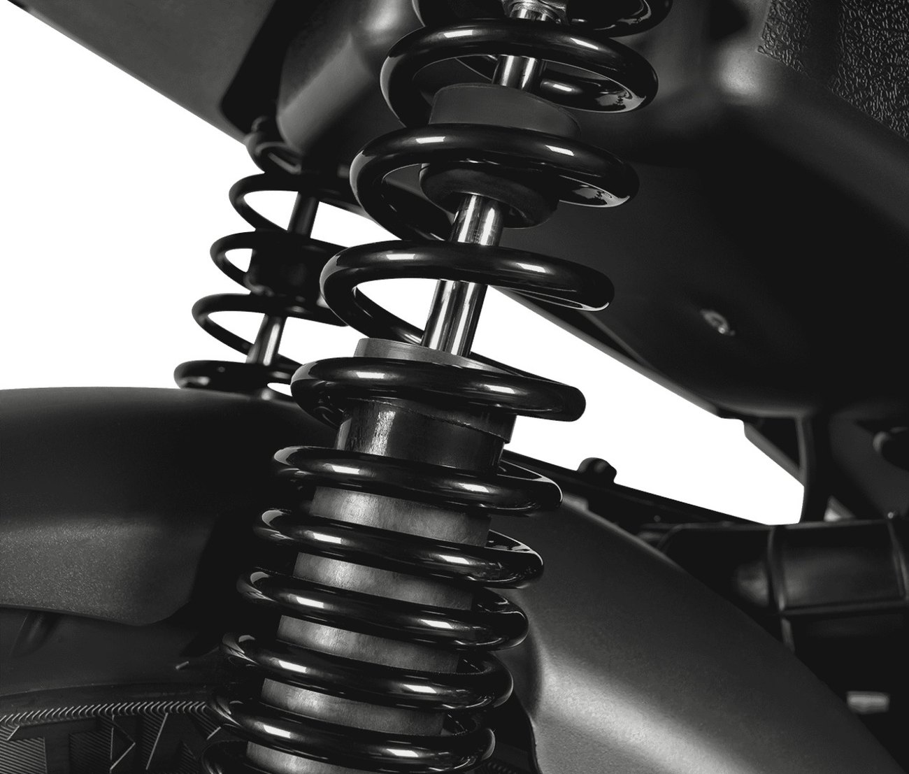 Amortiguadores traseros de la scooter Keeway Vieste destacando su ingeniería y diseño.