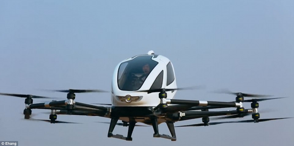 Taxi aéreo autónomo Ehang con 8 rotores, iniciativa pionera en movilidad urbana