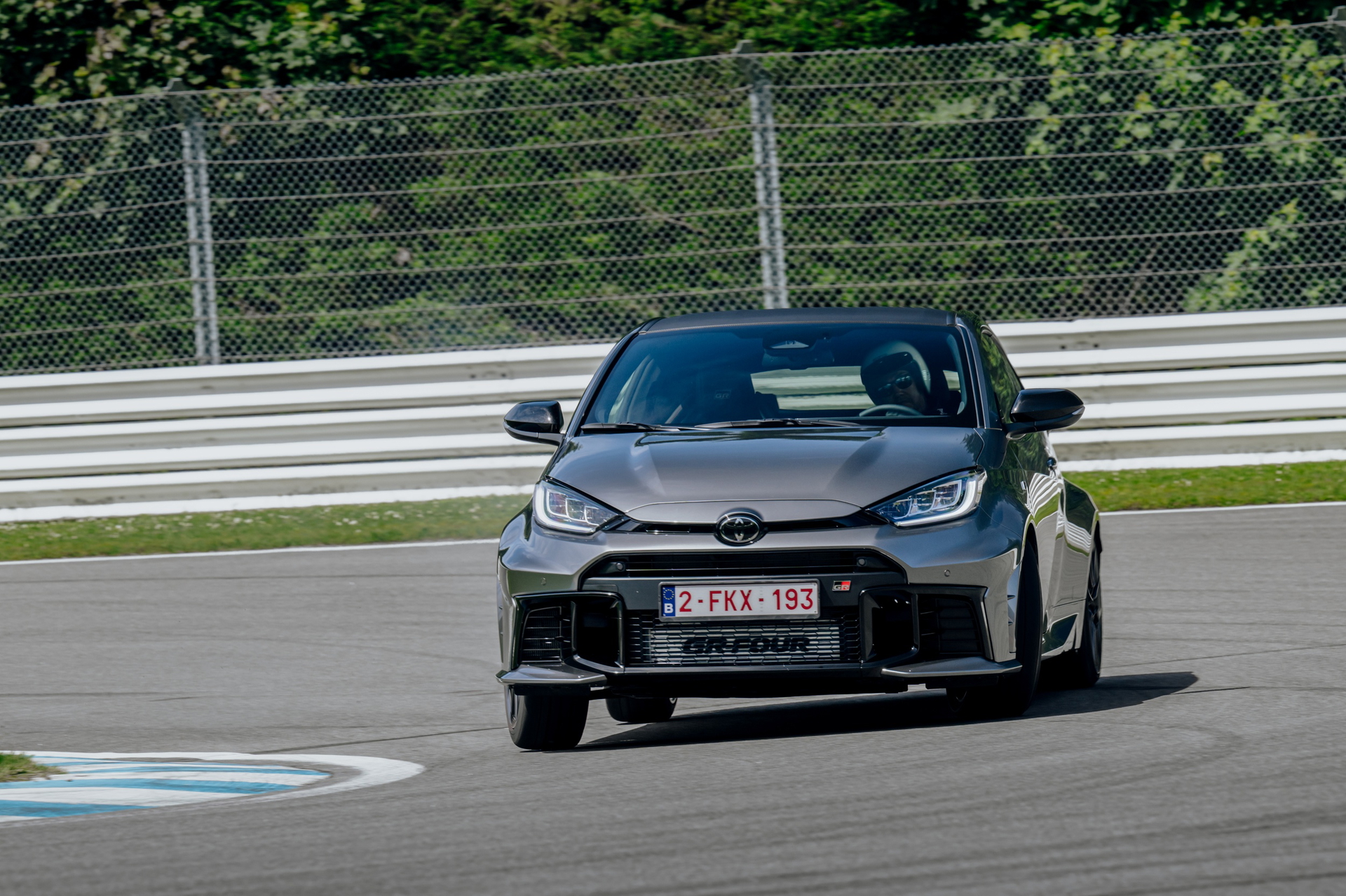 Toyota GR Yaris especial movido por hidrógeno captado en acción