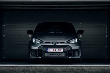 Vista frontal del Toyota GR Yaris con motorización especial de hidrógeno.