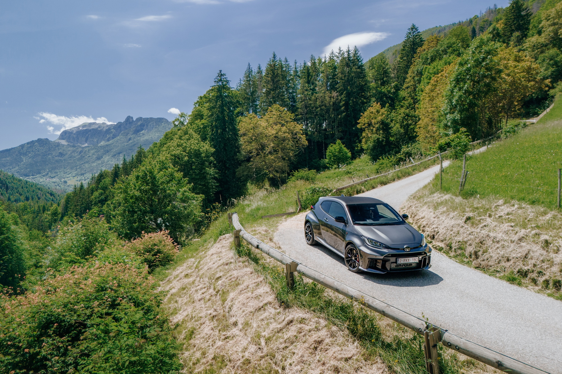 El Toyota GR Yaris con propulsión a hidrógeno muestra su lado más deportivo.