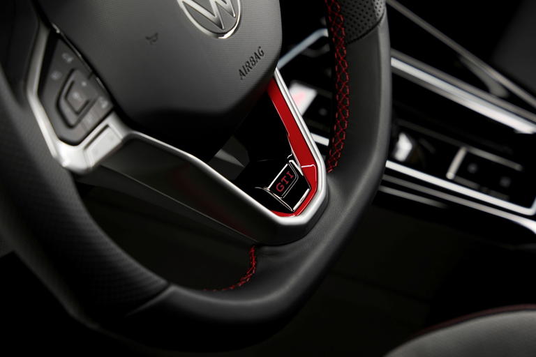 Vista del emblem&aacute;tico DSG del Volkswagen Golf GTI Clubsport.