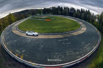 Volkswagen Golf GTI Clubsport desafiando el Nürburgring.