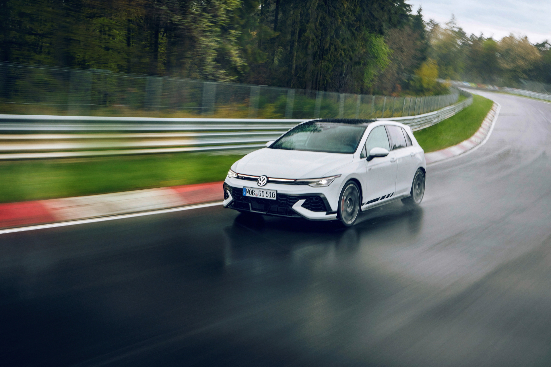 Volkswagen Golf GTI Clubsport desafiando al 'Infierno Verde'