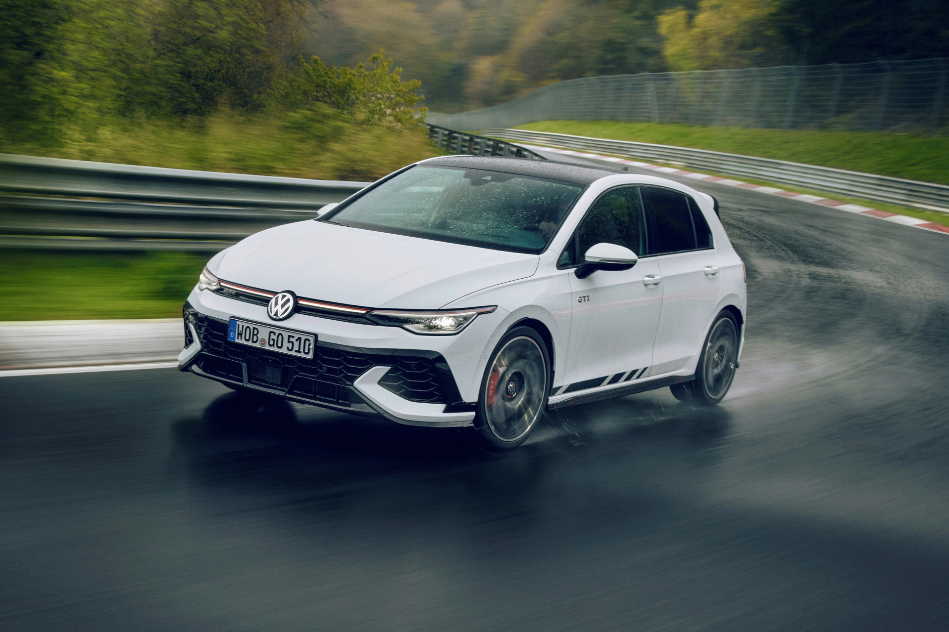 Vista dinámica del Golf GTI Clubsport en Nürburgring.