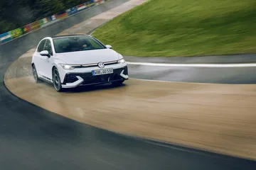 Volkswagen Golf GTI Clubsport desafiando el Nürburgring con su potente tracción