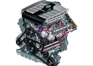 Vista del revolucionario motor W8 de Volkswagen Passat, símbolo de la ingeniería alemana.