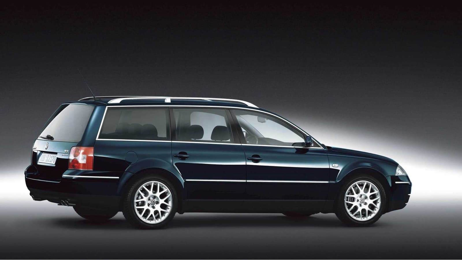 Vista lateral del Volkswagen Passat W8, un diseño que desafió su época.