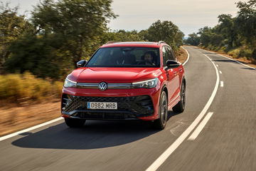 Vista dinámica del Volkswagen Tiguan 2024, destacando su robusta estética. Vista dinámica del Volkswagen Tiguan 2024, destacando su robusta estética.
