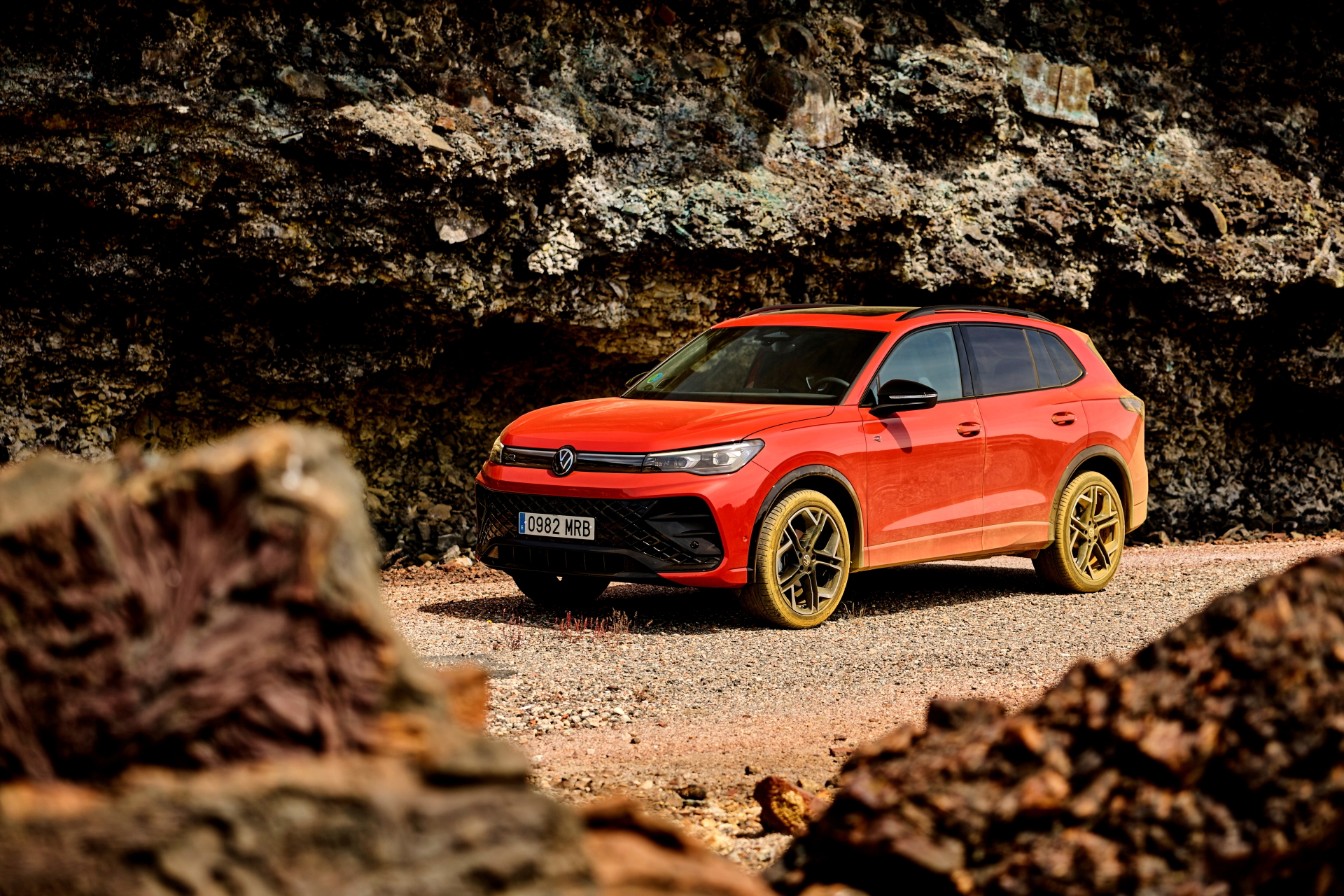 Volkswagen Tiguan 2024 en hábitat natural, robustez y estilo.