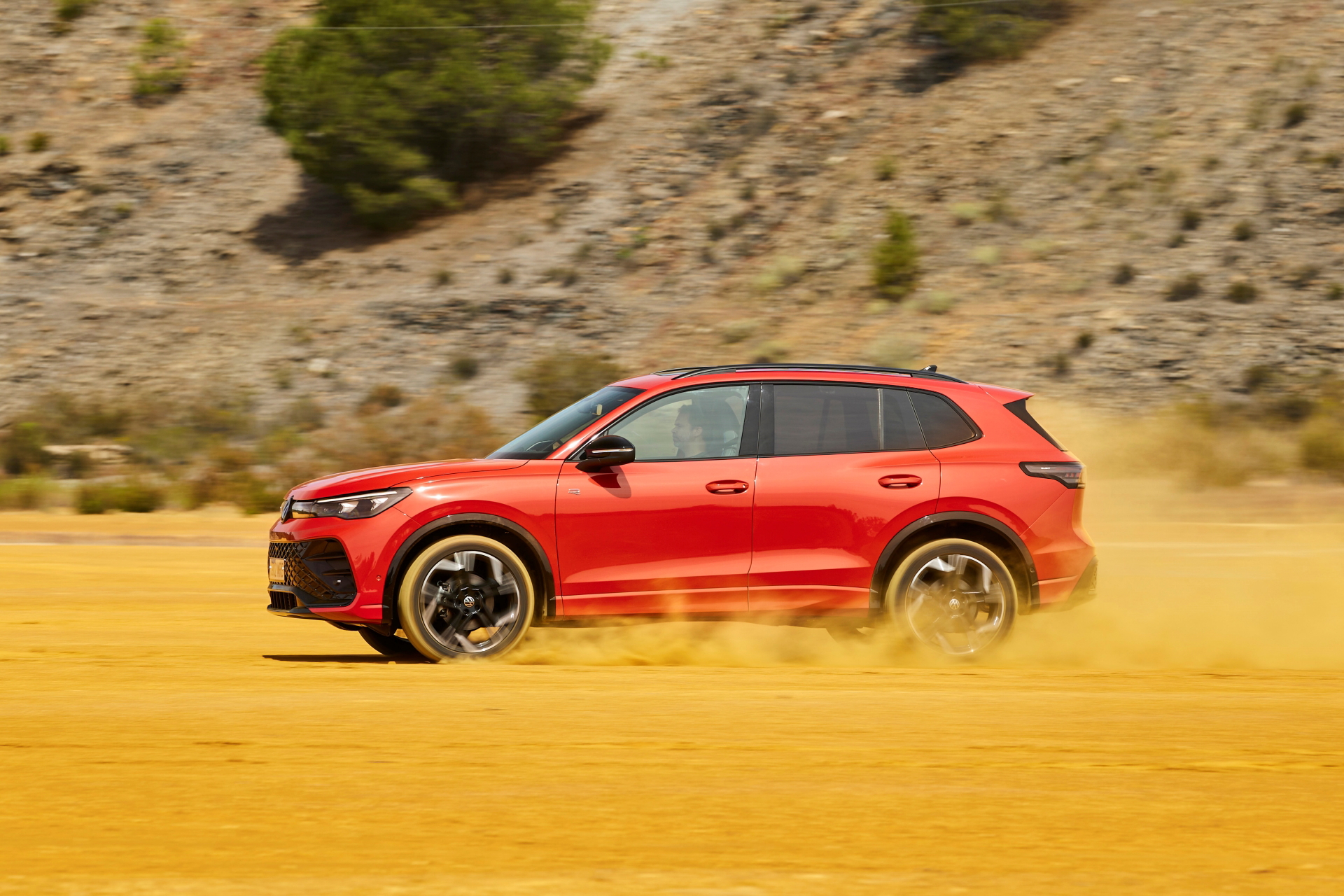 Volkswagen Tiguan 2024 revela su dinamismo y robustez.