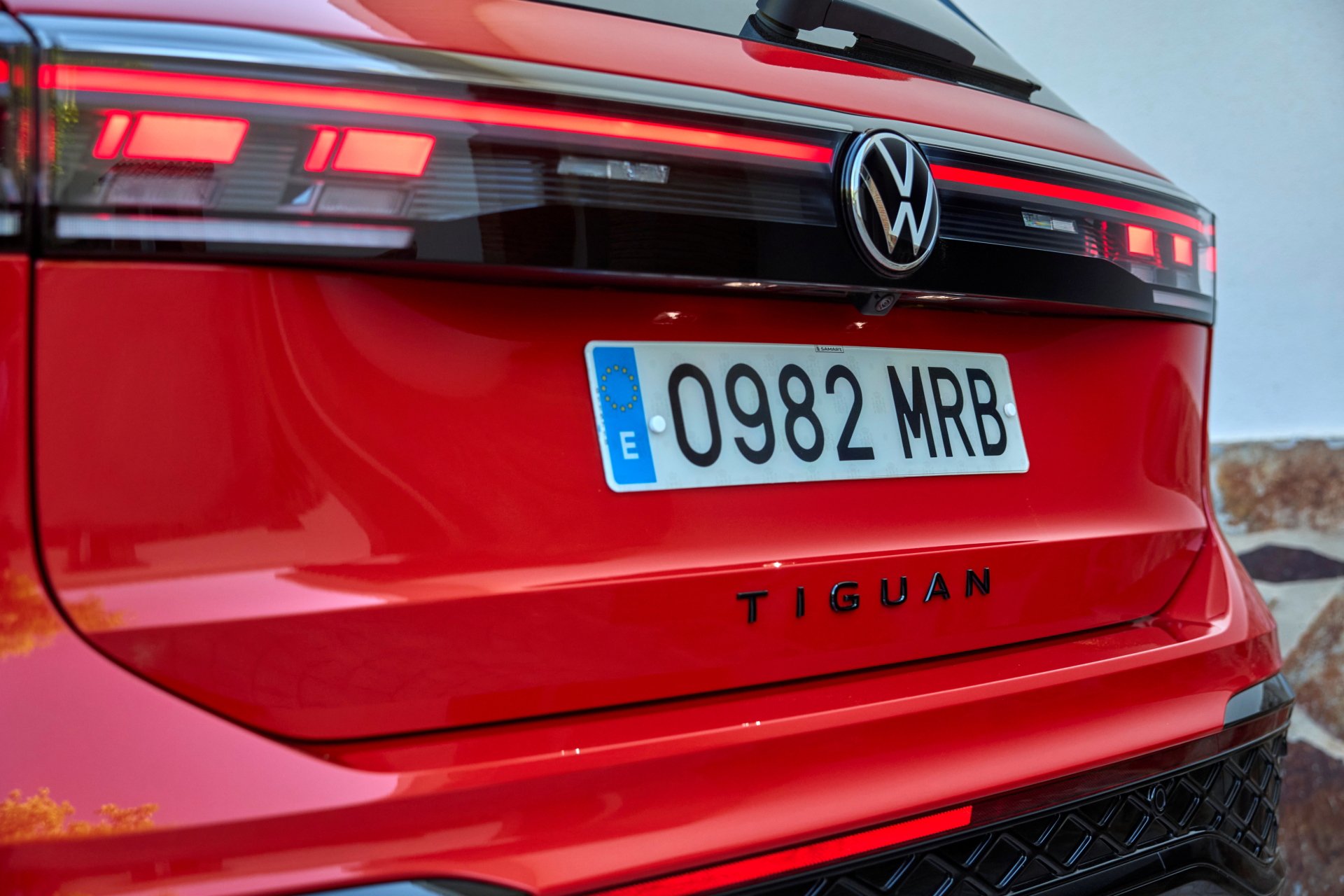 Vista trasera del Volkswagen Tiguan 2024 resaltando su diseño y capacidad