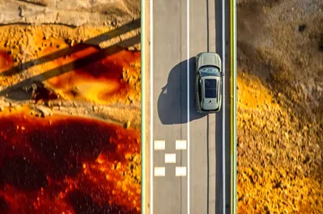 Vista aérea del Volkswagen Tiguan 2024 destacando su diseño y entorno.