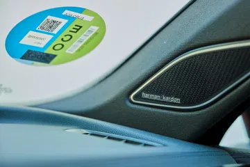 Vista parcial del cuadro de instrumentos Tiguan híbrido 2024.