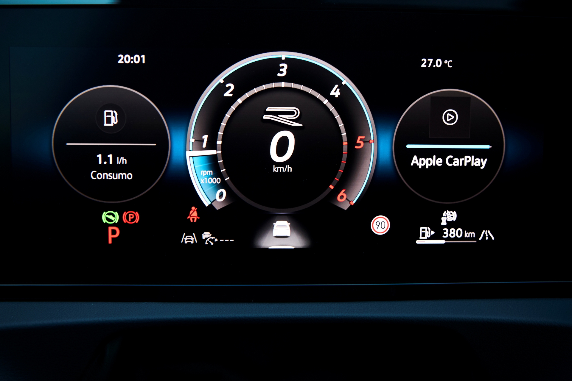 Cuadro de instrumentos digital del Volkswagen Tiguan 2024, elegante y funcional.