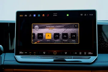 Pantalla táctil de sistema multimedia en Volkswagen Tiguan 2024