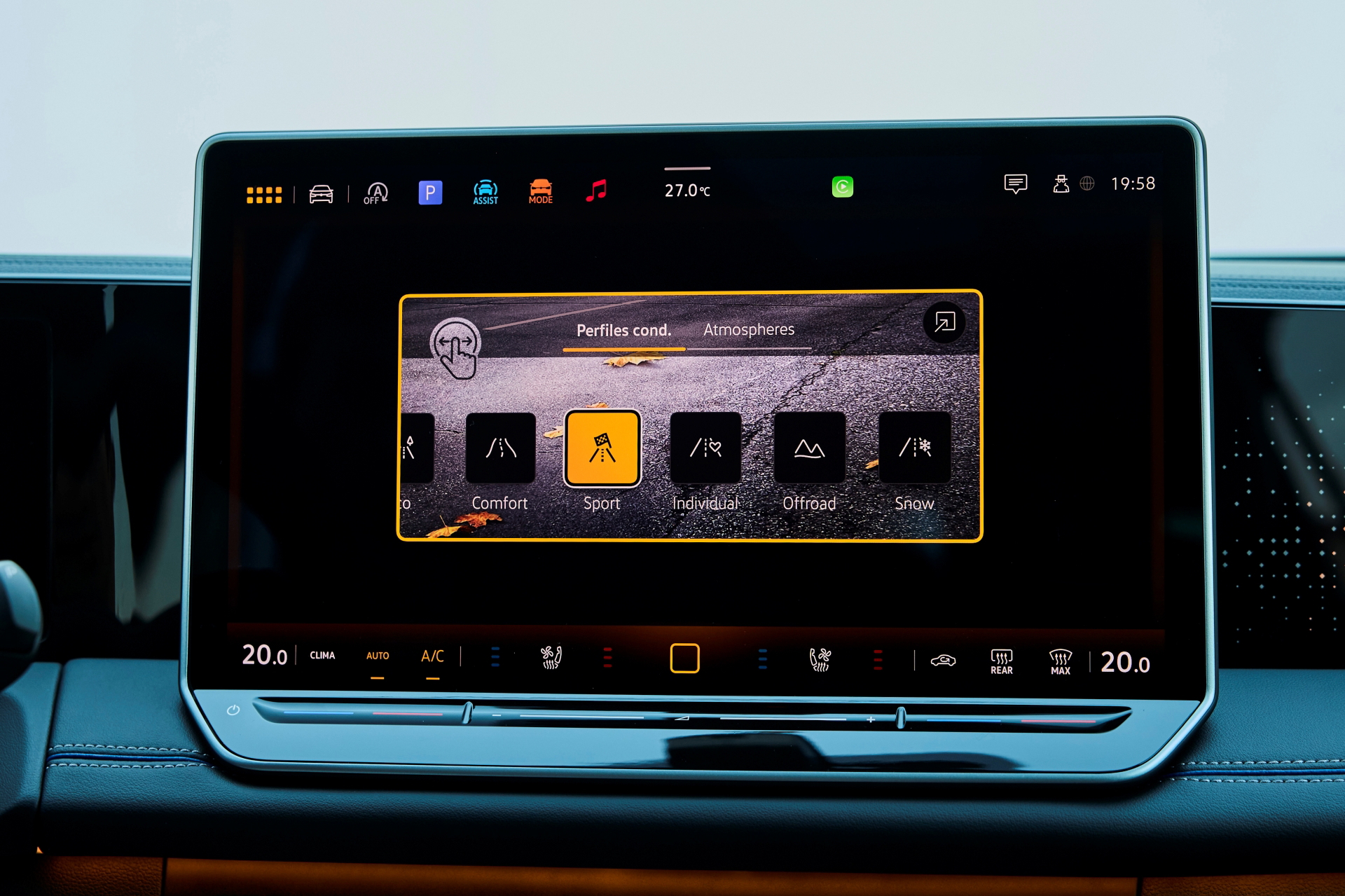 Pantalla táctil de sistema multimedia en Volkswagen Tiguan 2024