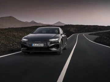 Audi A6 e-tron 2024: elegancia y tecnología en el camino