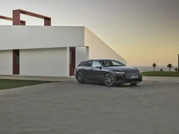 Silueta lateral del Audi A6 e-tron mostrando su diseño aerodinámico.