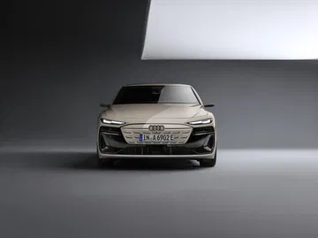 La visión futurista del Audi A6 e-tron, mostrando su imponente frontal.