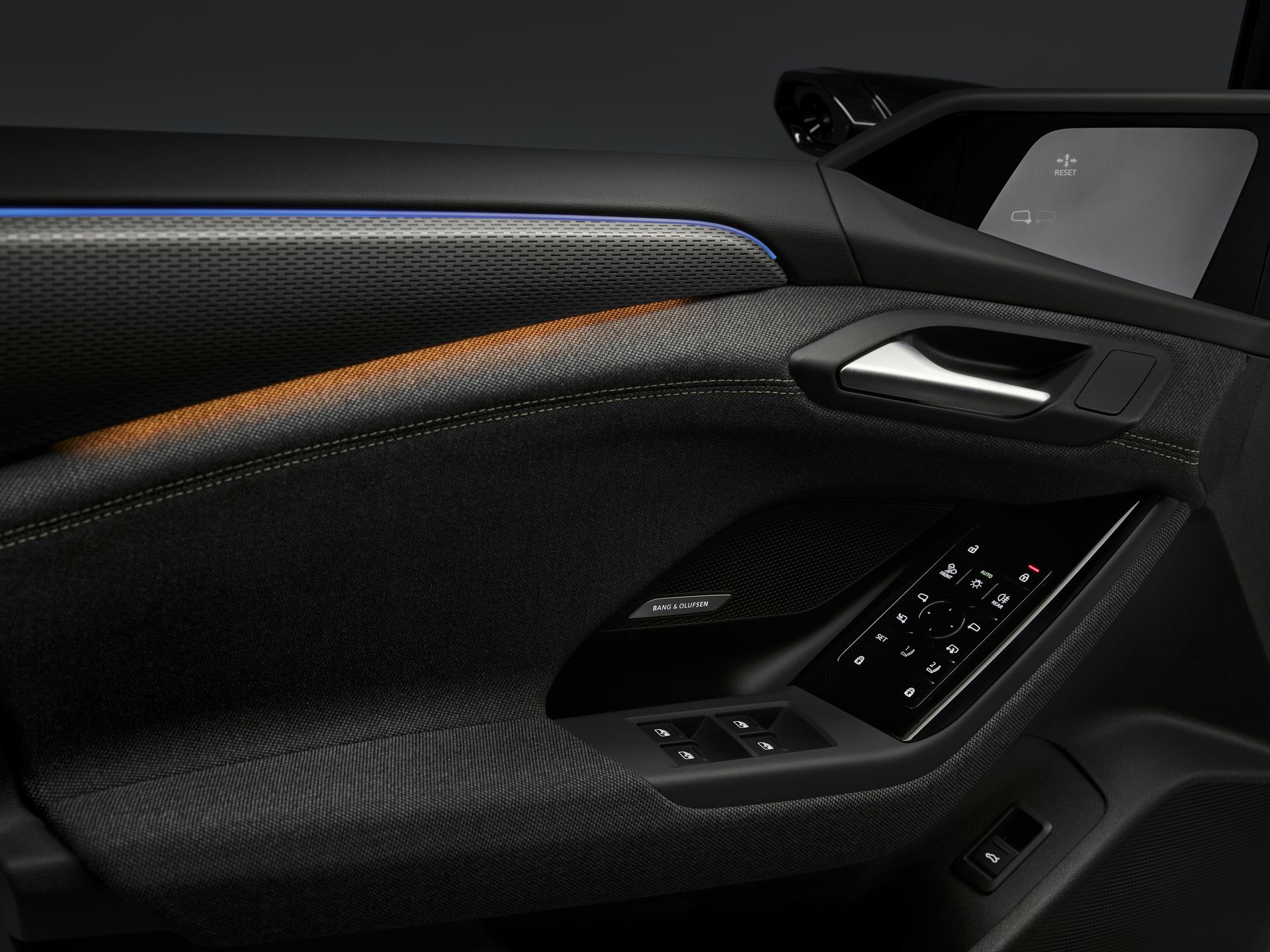 Vista del impecable diseño interior del Audi A6 e-tron.