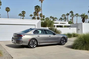 BMW muestra avance en conducción autónoma con este modelo ejemplar en Europa.