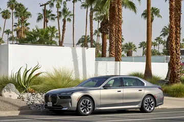 BMW lidera la innovación con sistemas de conducción autónoma en Europa.