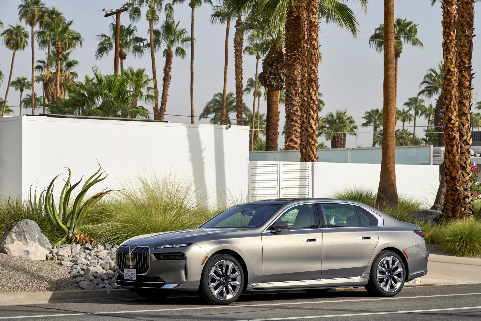 BMW lidera la innovación con sistemas de conducción autónoma en Europa.