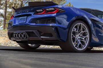 Silueta musculosa y escape cuádruple del Corvette ZR1 2024.